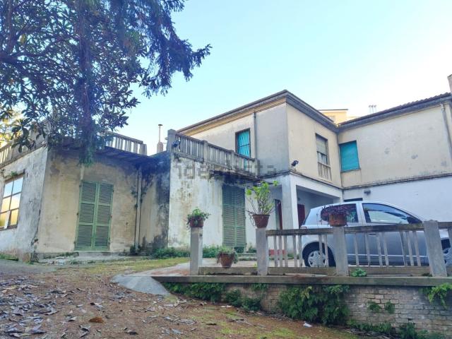 Villetta indipendente in vendita di 271 m² in Via Bengasi, 1