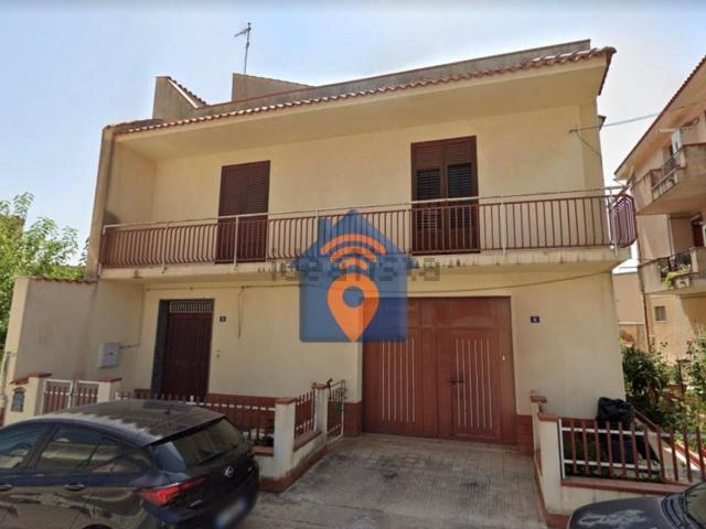 Villetta indipendente in vendita di 271 m² in Via Teocrito, 5