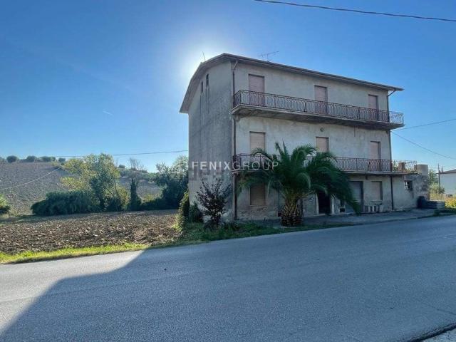 Villetta indipendente in vendita di 271 m² in Contrada Casette, 81