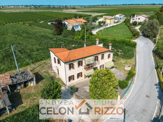 Villetta indipendente in vendita di 272 m² in Via Luciano Manara, 21