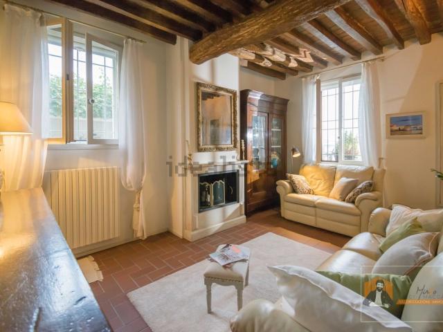 Villetta indipendente in vendita di 273 m² in Via Caduti Per la Liberta&apos , 79