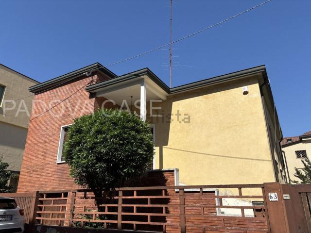 Villetta indipendente in vendita di 273 m² in Via San Massimo