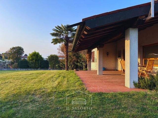 Villetta indipendente in vendita di 274 m² in Via Cavalieri di Vittorio Veneto
