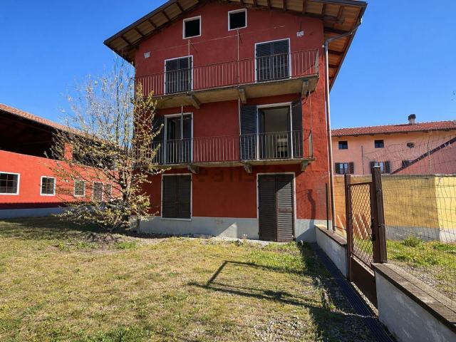 Villetta indipendente in vendita di 274 m² in Via Adua, 33