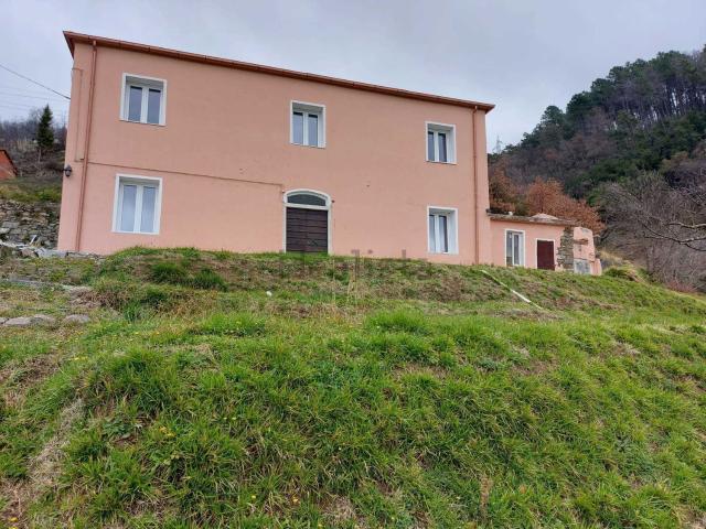 Villetta indipendente in vendita di 275 m² in Via Centrale, 16