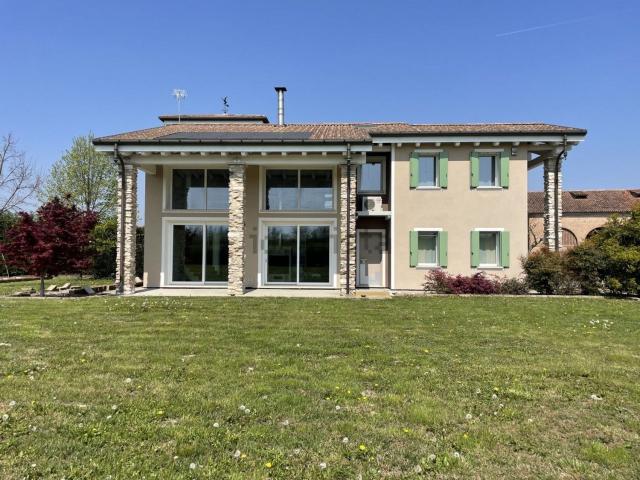 Villetta indipendente in vendita di 275 m² in Via Gorzon Sinistro Superiore