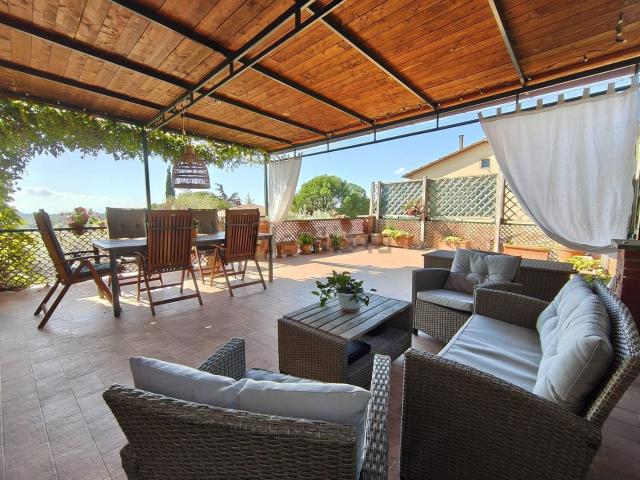 Villetta indipendente in vendita di 275 m² in Via del Porto