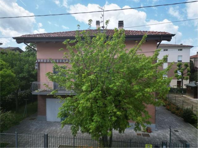 Villetta indipendente in vendita di 275 m² in Via Marzabotto, 6
