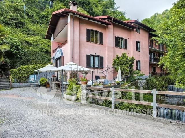 Villetta indipendente in vendita di 275 m² in Via Sant&apos Anna, 3