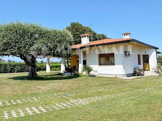 Villetta indipendente in vendita di 276 m² in Via Pordenone, 11