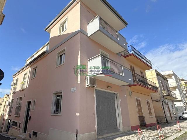 Villetta indipendente in vendita di 276 m² in Via Giorgio Cataldi, 2