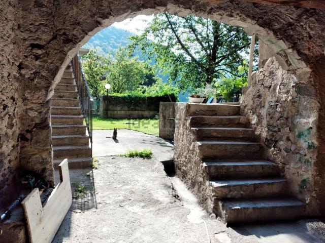 Villetta indipendente in vendita di 276 m² in Via Nazionale, 68
