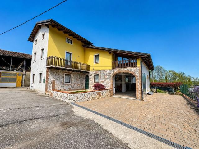 Villetta indipendente in vendita di 276 m² in Contrada Maso di Cerealto, 1