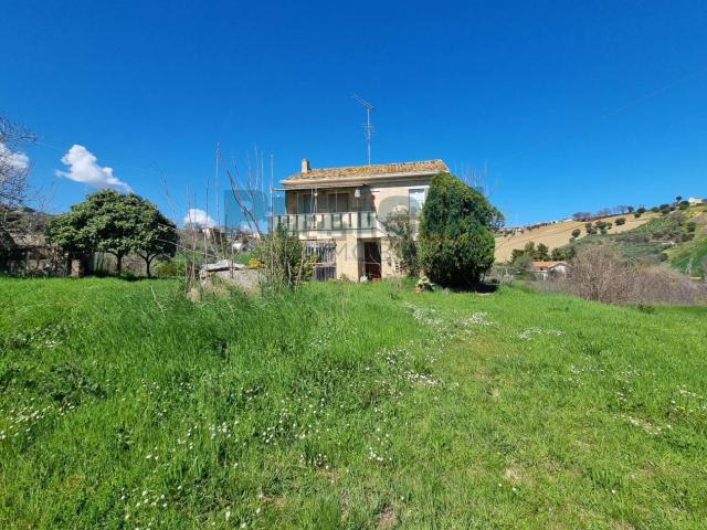 Villetta indipendente in vendita di 276 m² in Strada Fonte Lebrige, 1815