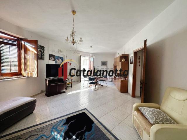 Villetta indipendente in vendita di 277 m² in Via Siracusa