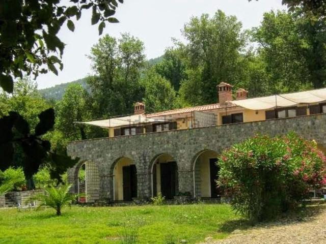 Villetta indipendente in vendita di 277 m² in Via Trave
