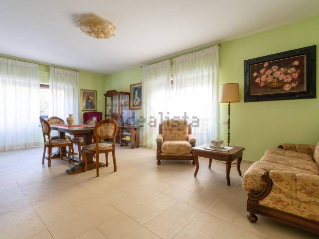Case e ville in vendita di 277 m² in Vicolo Colonia Romana, 5