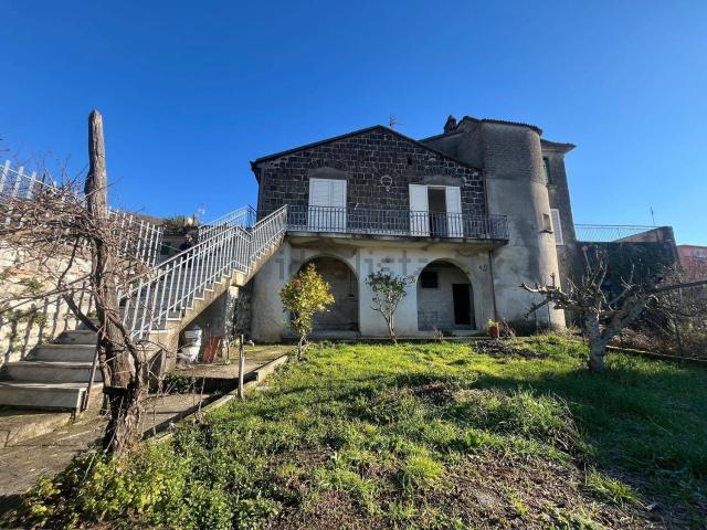 Villetta indipendente in vendita di 278 m² in Via Maiorano Dragoni, 1