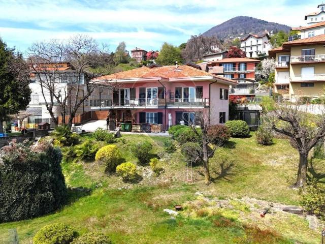 Villetta indipendente in vendita di 279 m² in Via Firenze