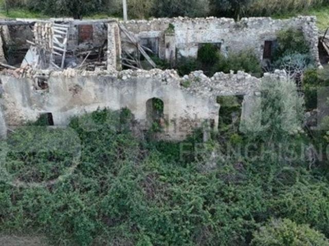 Villetta indipendente in vendita di 279 m² in Contrada Maddalena