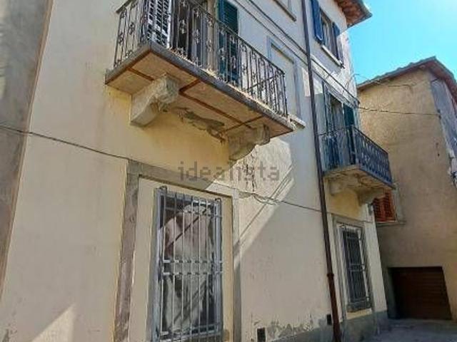 Villetta indipendente in vendita di 279 m² in Piazza Duca d&apos Aosta