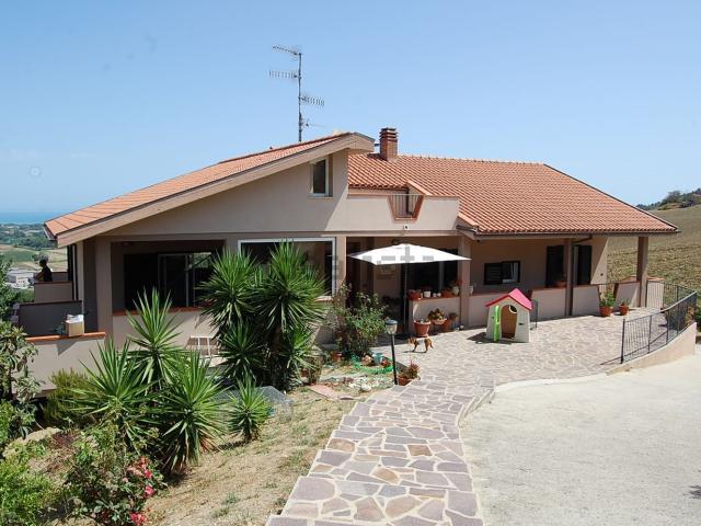 Villetta indipendente in vendita di 280 m² in Via Collemorino, 22
