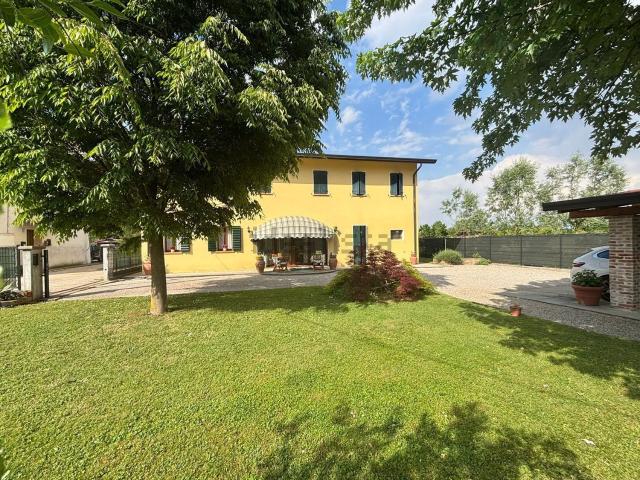 Villetta indipendente in vendita di 280 m² in Via Corso