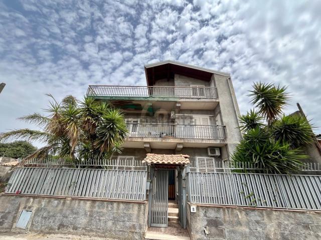 Villetta indipendente in vendita di 280 m² in Via Caduti di Cefalonia, 10