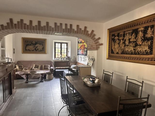 Villetta indipendente in vendita di 280 m² in Via Capannelle
