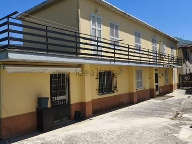 Villetta indipendente in vendita di 280 m² in Via Capranica, 38