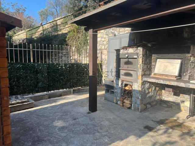 Villetta indipendente in vendita di 280 m² in Via Adolfo da Passano