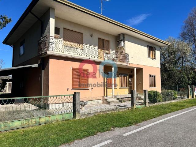 Villetta indipendente in vendita di 280 m² in Via Agnolina, 12