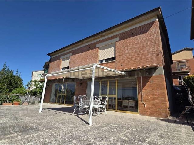 Villetta indipendente in vendita di 280 m² in Via Alcini