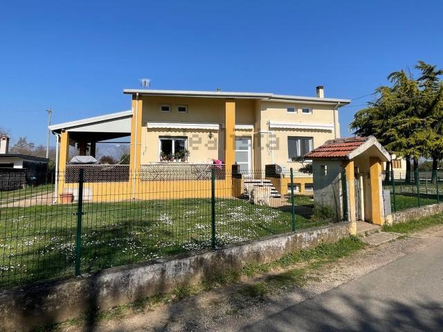 Villetta indipendente in vendita di 280 m² in Via Budoia