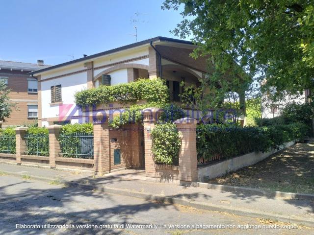 Villetta indipendente in vendita di 280 m² in Via Gabriele Cilloni