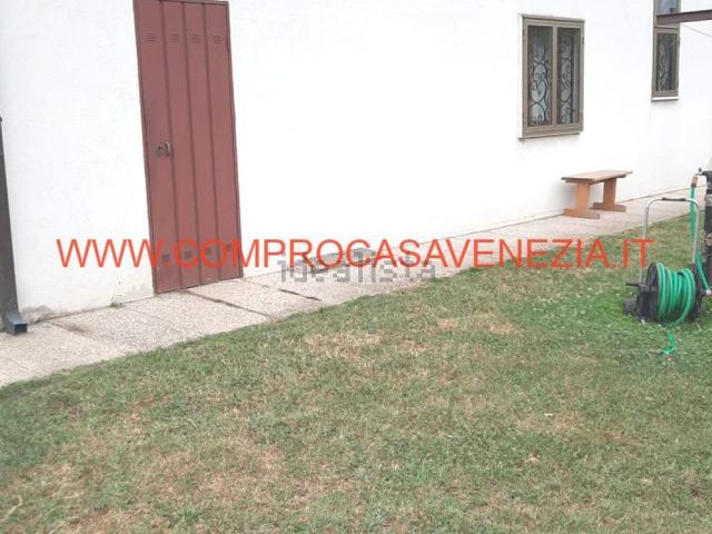 Villetta indipendente in vendita di 280 m² in Via delle Grazie