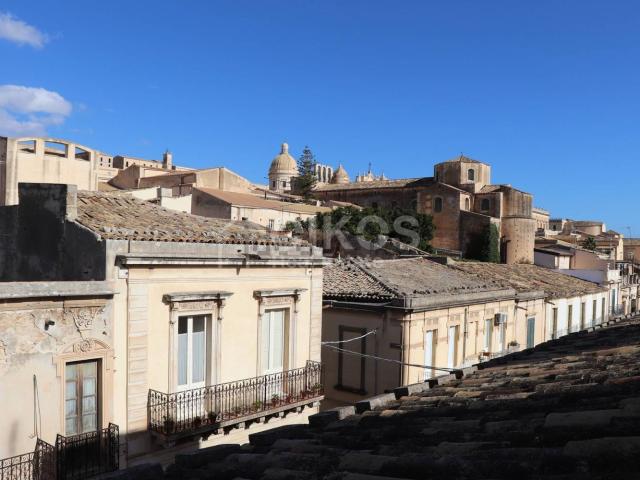 Villetta indipendente in vendita di 280 m² in Via Ducezio, 45