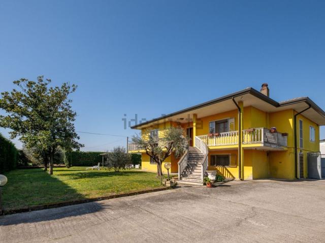 Villetta indipendente in vendita di 280 m² in Via Erbecé