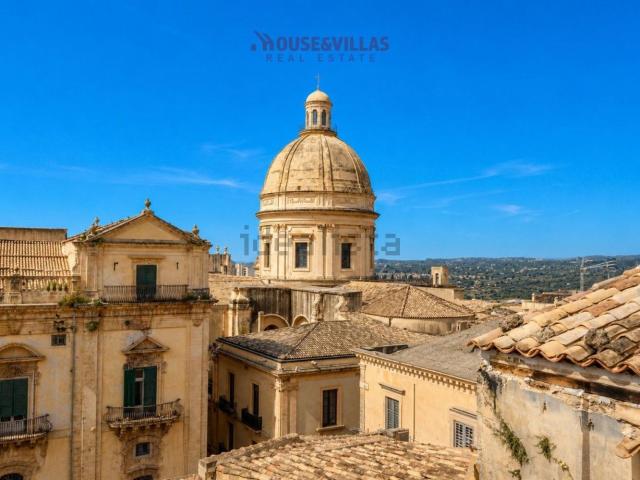 Villetta indipendente in vendita di 280 m² in Via Fratelli Bandiera