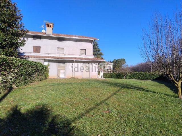 Villetta indipendente in vendita di 280 m² in Via Kennedy, 22