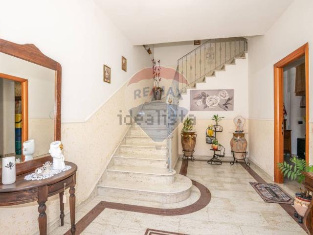 Villetta indipendente in vendita di 280 m² in Via Lazio, 4