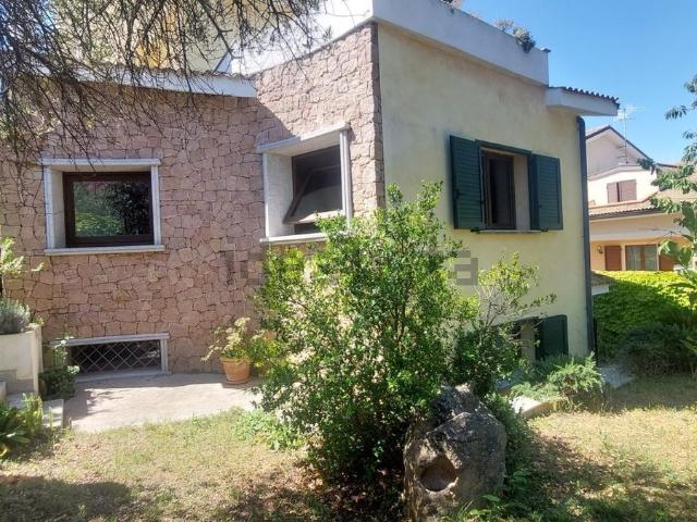 Villetta indipendente in vendita di 280 m² in Via Luna e Sole