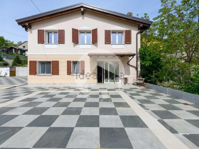 Villetta indipendente in vendita di 280 m² in Via Montefelecchio, 25