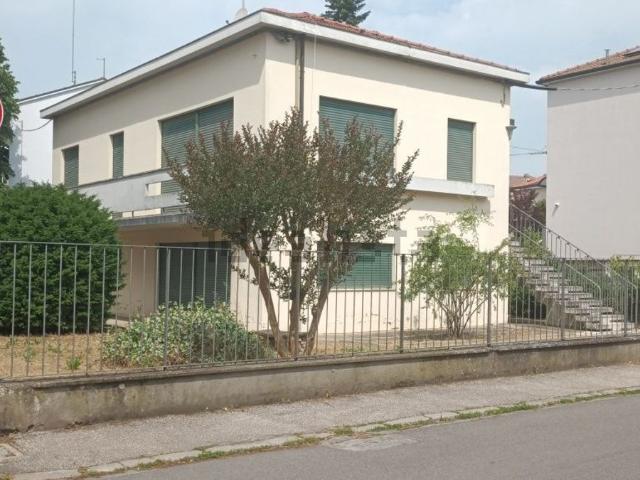 Villetta indipendente in vendita di 280 m² in Via Mario Montanari
