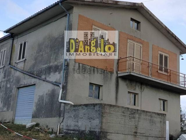 Villetta indipendente in vendita di 280 m² in Via San Lazzaro