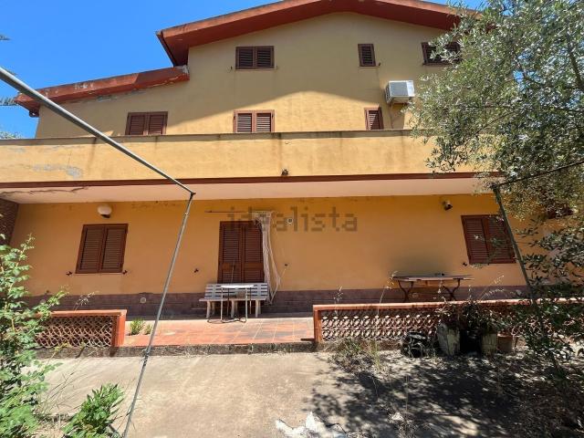 Villetta indipendente in vendita di 280 m² in Via Sant&apos Anna