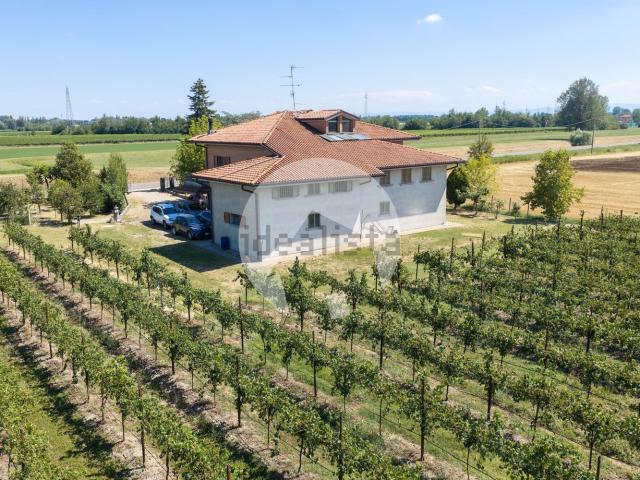 Villetta indipendente in vendita di 280 m² in Via Sinistra Tresinaro, 43