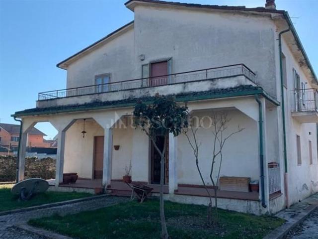 Villetta indipendente in vendita di 280 m² in Via R. Fucini