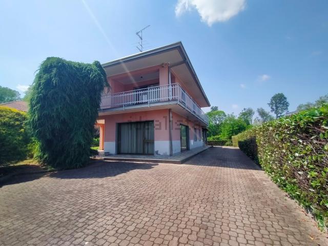 Villetta indipendente in vendita di 280 m² in Via Torino