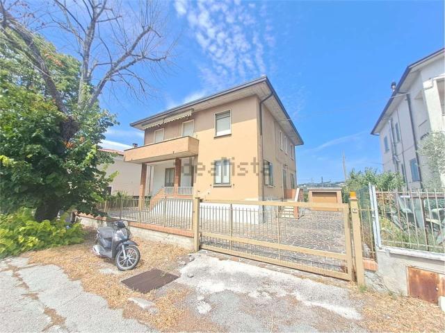 Villetta indipendente in vendita di 280 m² in Viale Ancona, 147